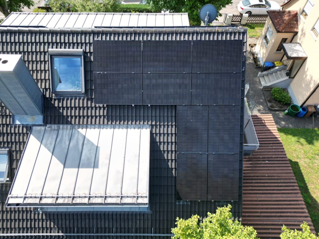 Solarmodule Unterkonstruktion Gewerbehalle Detail