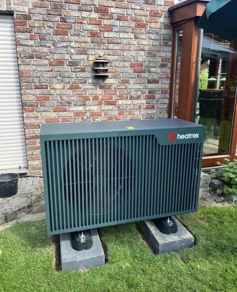Wärmepumpe Heatrex Außeneinheit Garten